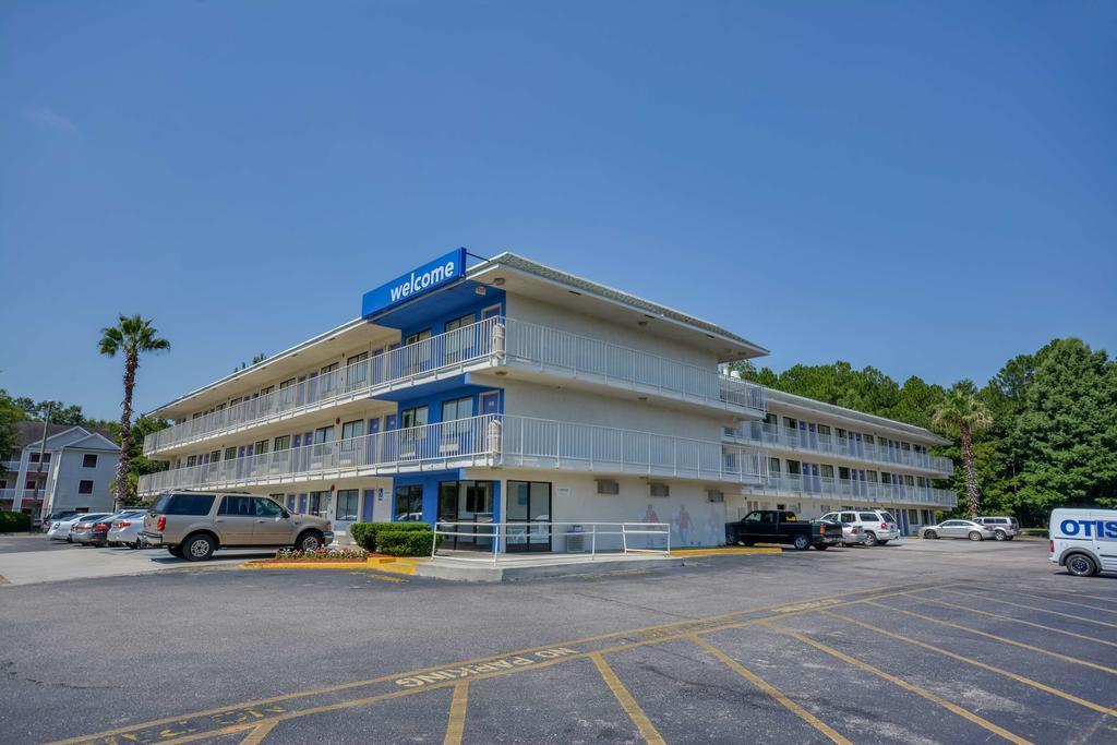 Rodeway Inn Тилманс-Корнер Экстерьер фото