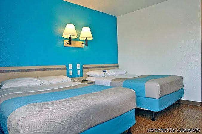 Rodeway Inn Тилманс-Корнер Экстерьер фото